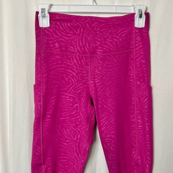 Athleta Fuchsia Ultimate Stash Pocket Printed Capri Size XS - Picture 2 of 9